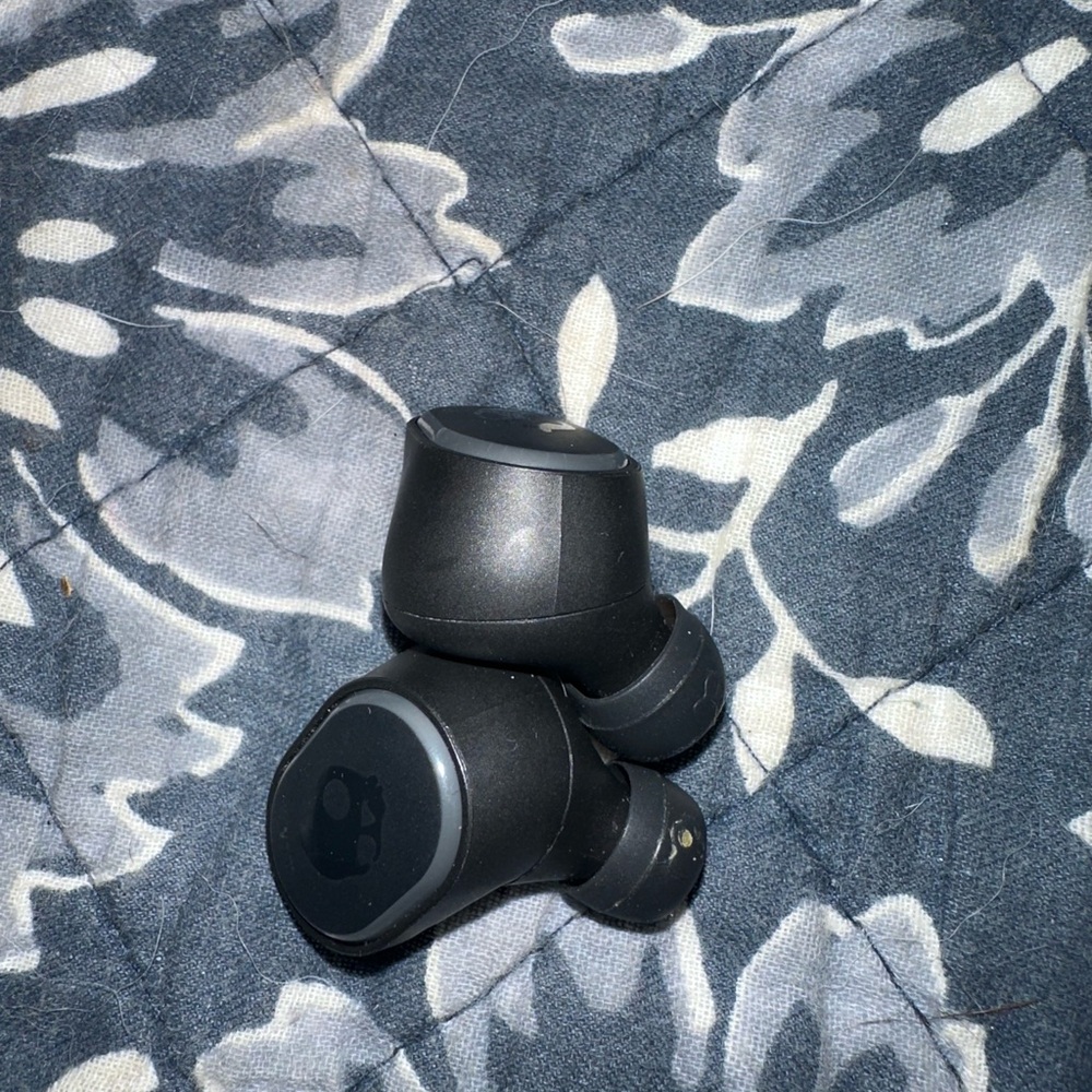 Skullcandy earbuds - Picture 4 of 8
